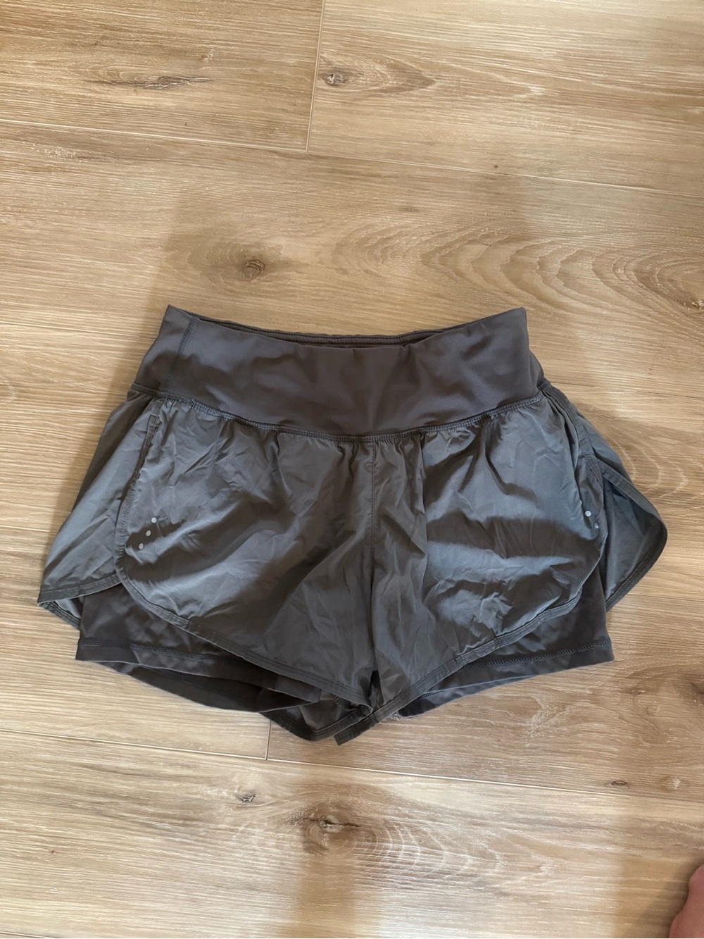 Soothfeel olive green quality athletic shorts.
